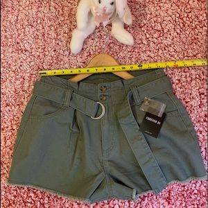 💚💚💚NEW FOREVER 21 medium short.❤️😉